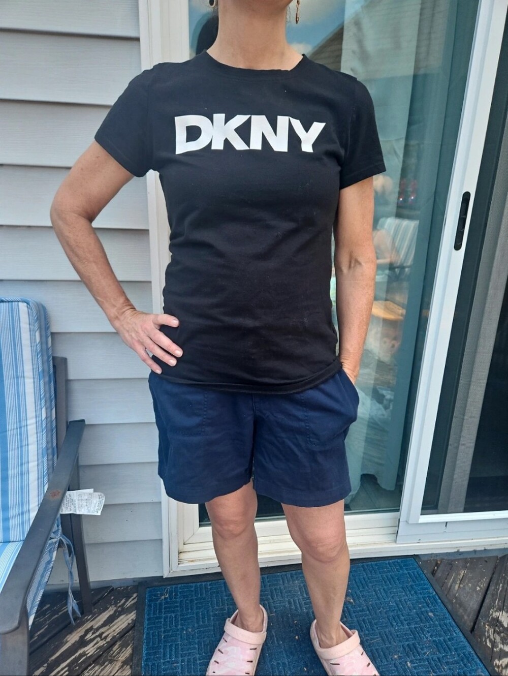 DKNY Black Logo Graphic Tee Women's Size Medium Short Sleeve Casual T-Shirt